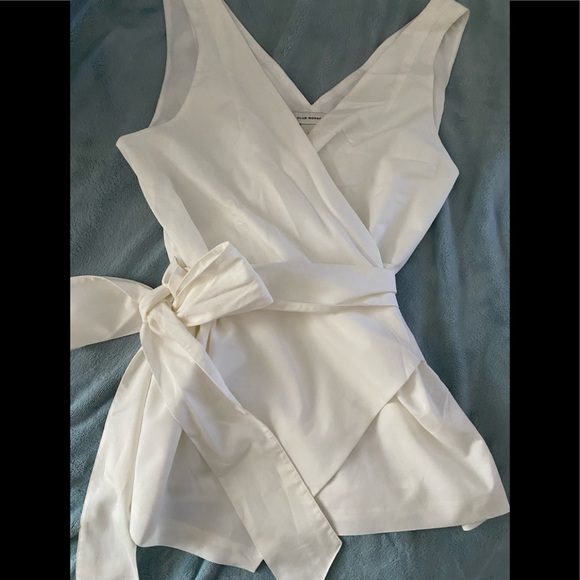 Club Monaco Cross Over Tie Top - Picture 6 of 6